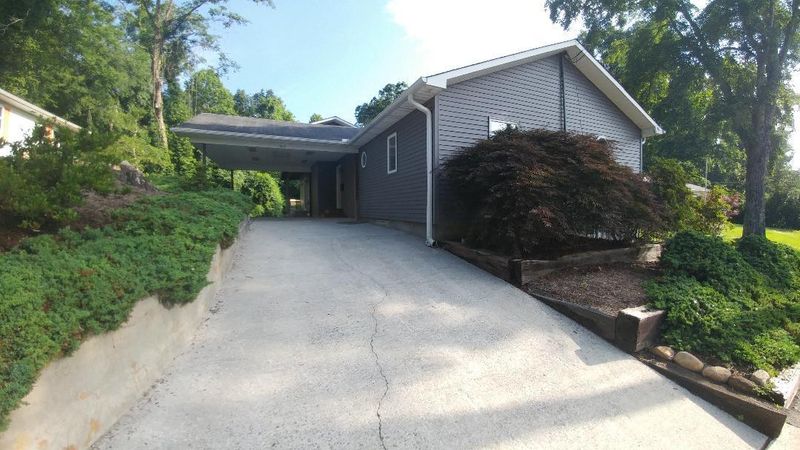 315 E Fernhill Ln, Oak Ridge, TN 37830