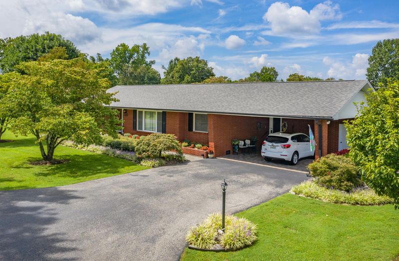315 Hill Ave, Pigeon Forge, TN 37863