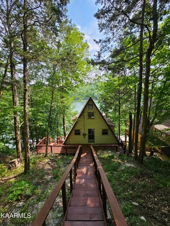 315 Hueston Woods Ln, Speedwell, TN 37870
