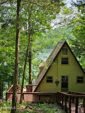 315 Hueston Woods Ln, Speedwell, TN 37870