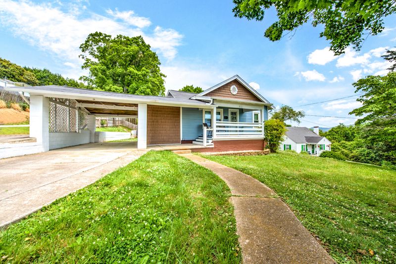 315 Lamar Ave, Clinton, TN 37716