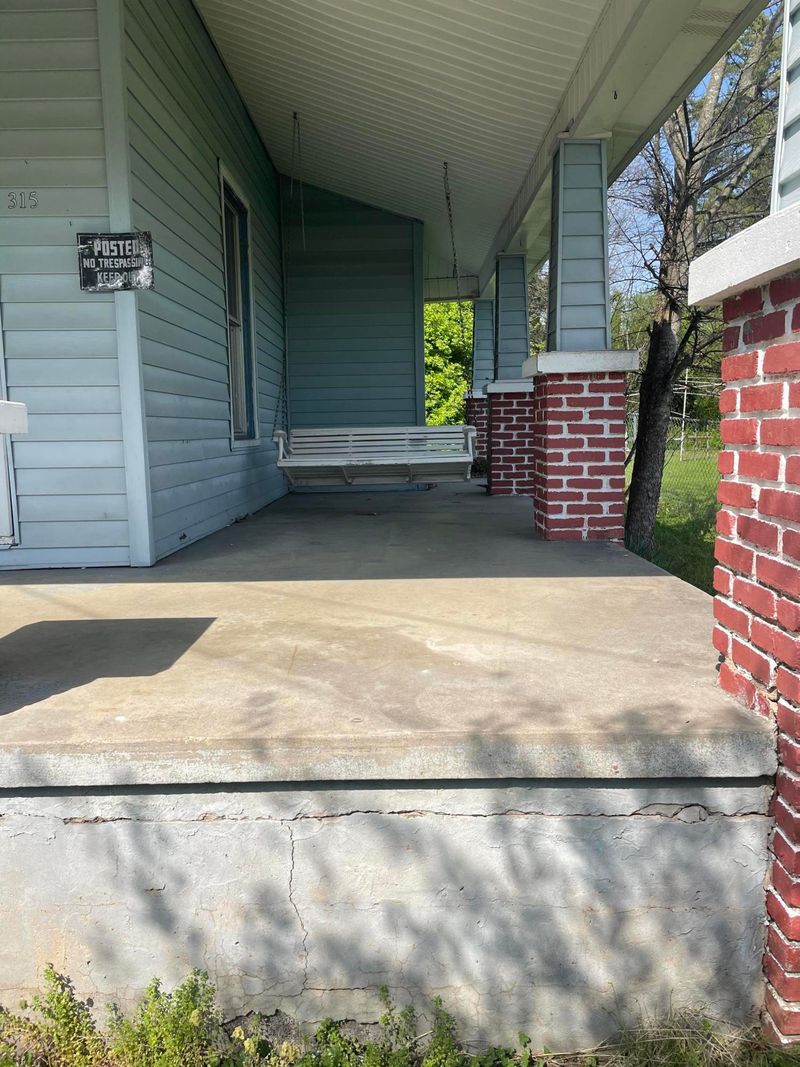 315 W Broad St, Clinton, TN 37716