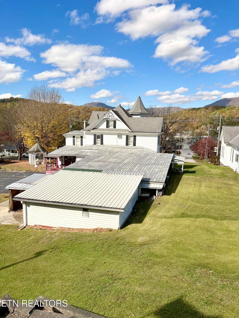 315 W Spring St, Oliver Springs, TN 37840