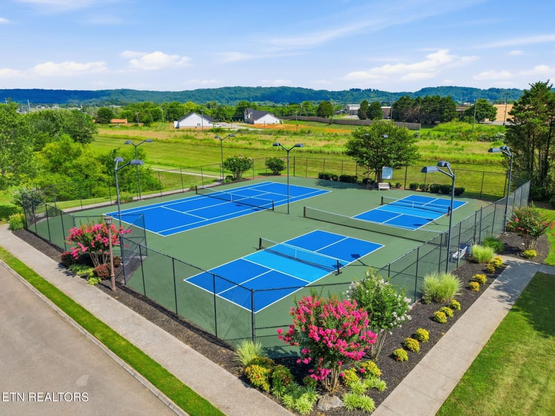 315 Willowcreek Blvd, Sweetwater, TN 37874