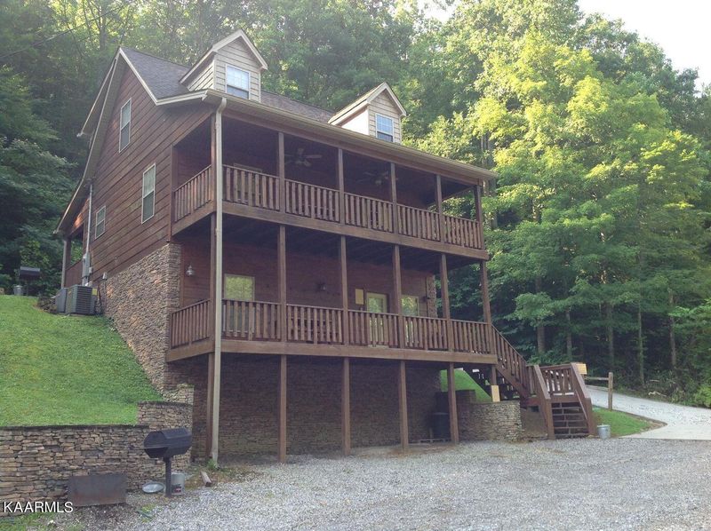 315 Windrock Rd, Oliver Springs, TN 37840