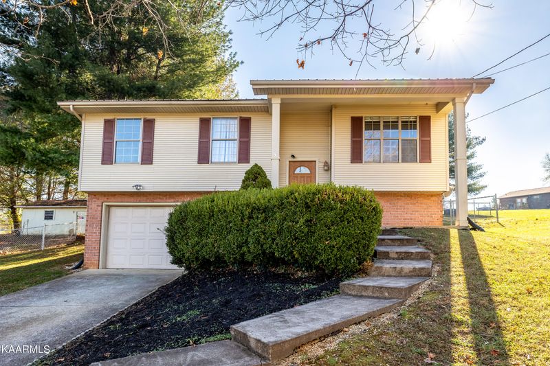 3151 Valemont Dr, Maryville, TN 37803