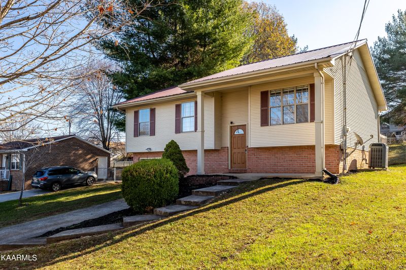 3151 Valemont Dr, Maryville, TN 37803