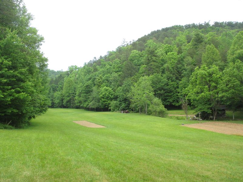 3152 Waldens Creek Rd, Sevierville, TN 37876