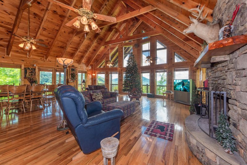 3158 Smokies Edge Rd, Sevierville, TN 37862