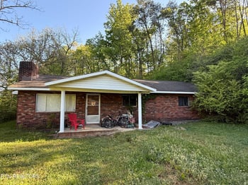 3159 Hickory Dr, Pigeon Forge, TN 37863
