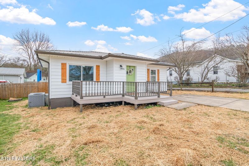 316 4th St, Rocky Top, TN 37769
