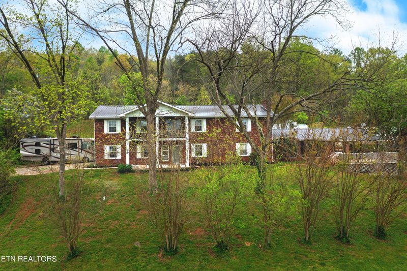 316 Glenmore Ln, Rocky Top, TN 37769