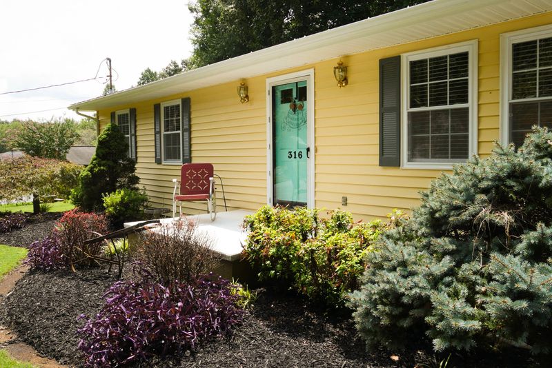 316 Ivanhoe Rd, Powell, TN 37849