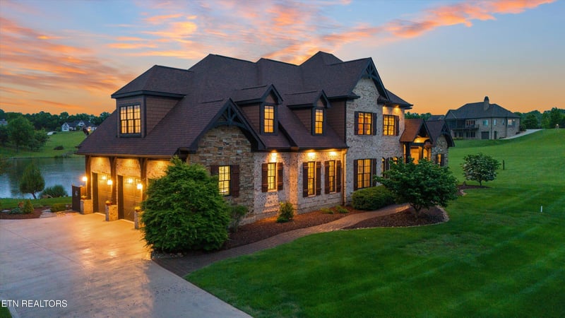 316 Spoondrift Ct, Louisville, TN 37777