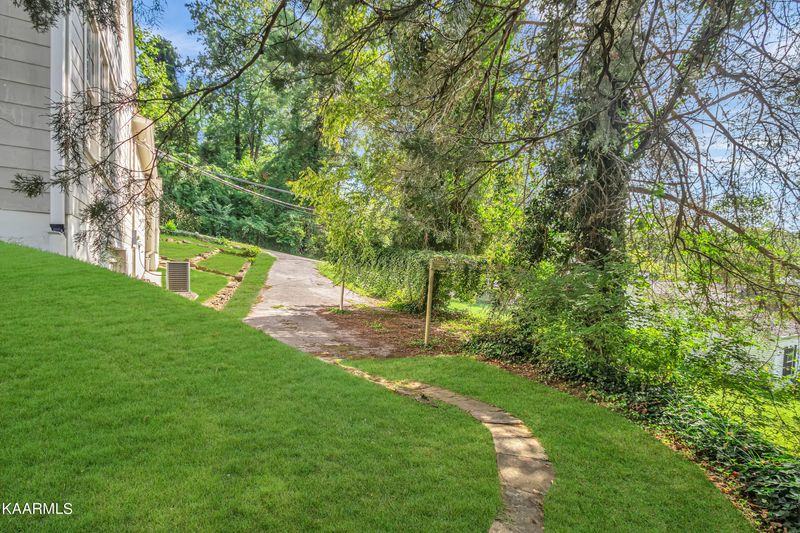 316 Walden Ave, Harriman, TN 37748