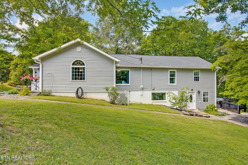 316 Walker St, Harriman, TN 37748