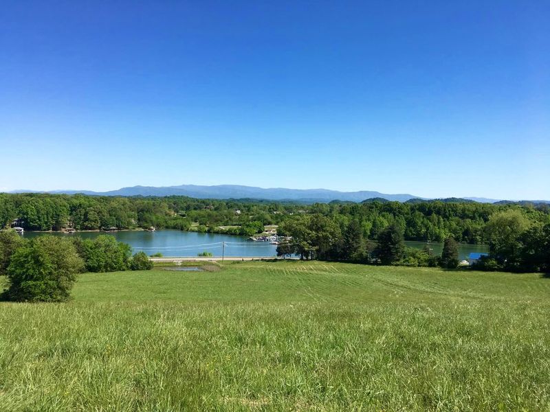 3160 Niles Ferry Rd, Vonore, TN 37885