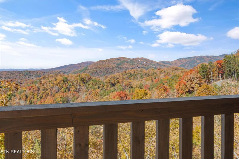 3165 Bear Mountain Ln, Sevierville, TN 37876