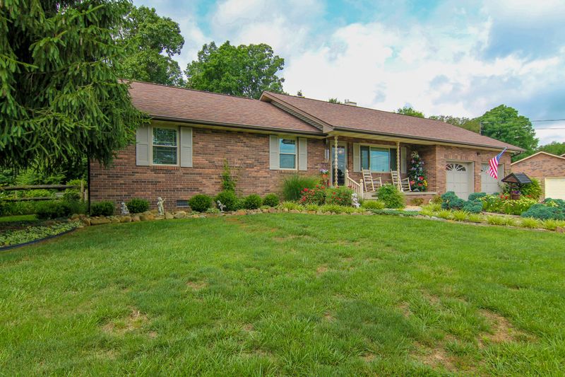 3169 Autumn Oaks Cir, Kodak, TN 37764