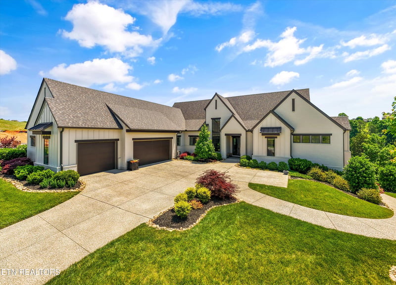 317 Admiral Ct, Lenoir City, TN 37772