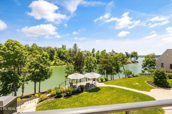 317 Admiral Ct, Lenoir City, TN 37772
