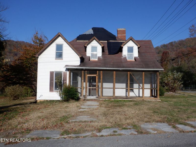 317 E Walden St, Lafollette, TN 37766