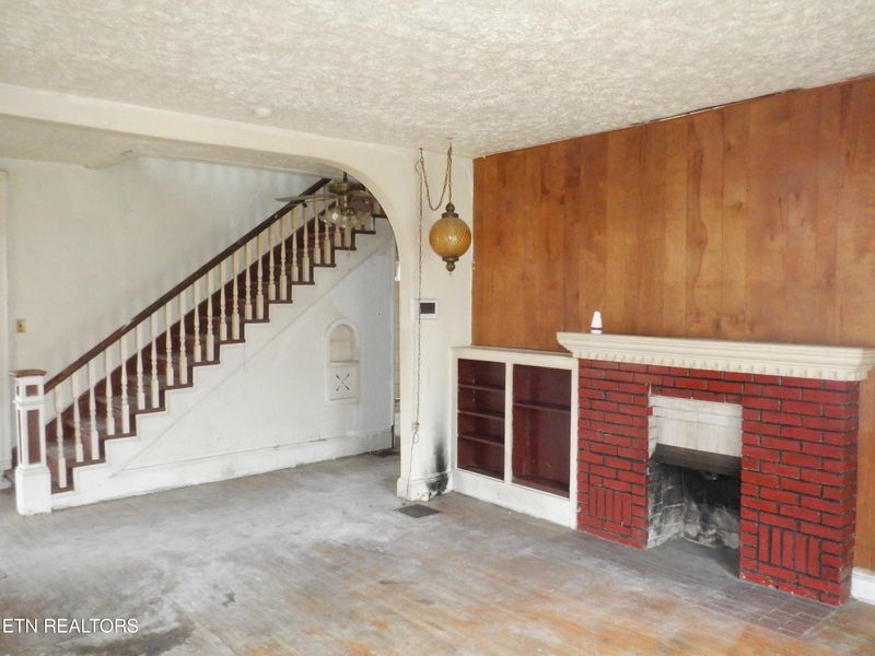 317 E Walden St, Lafollette, TN 37766