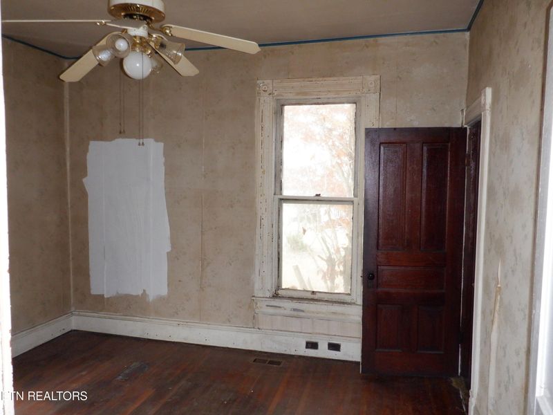 317 E Walden St, Lafollette, TN 37766