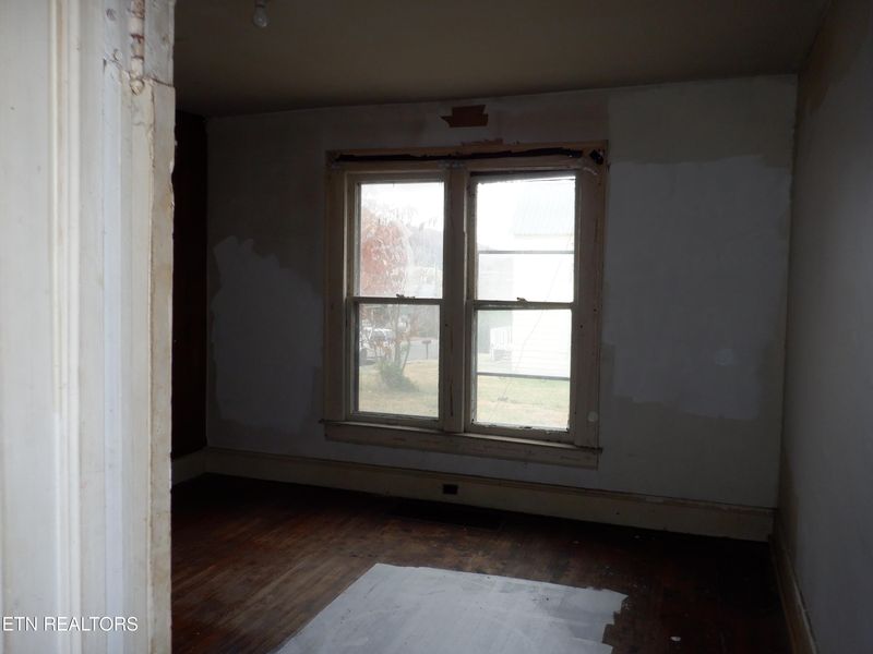 317 E Walden St, Lafollette, TN 37766