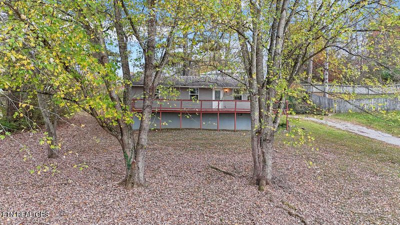 317 Hollifield Dr, Jacksboro, TN 37757