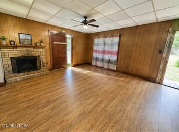 317 Hoot Owl Hollow Ln, Jellico, TN 37762
