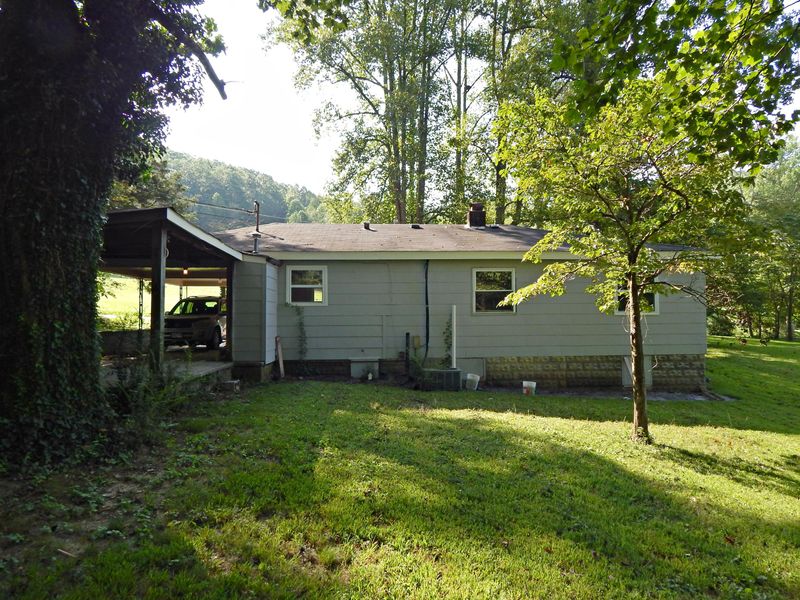 317 Lee Rd, Clinton, TN 37716