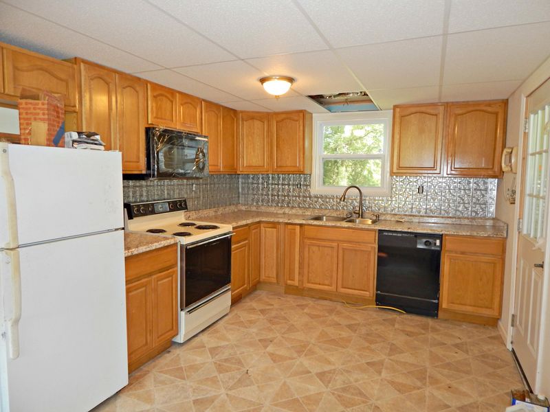 317 Lee Rd, Clinton, TN 37716