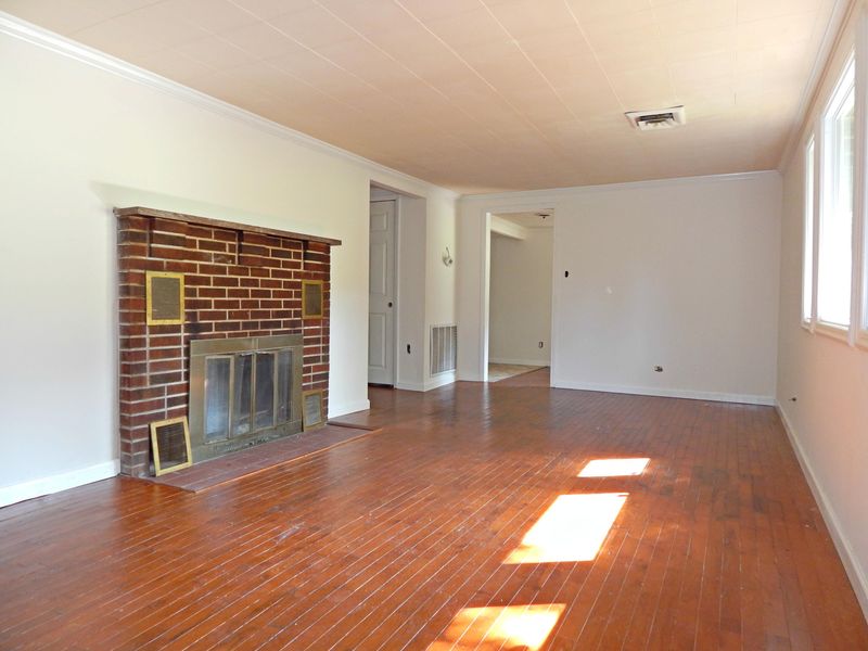 317 Lee Rd, Clinton, TN 37716