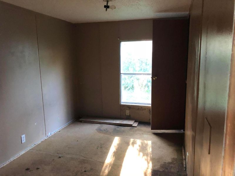 317 Old Valley Rd, Harriman, TN 37748