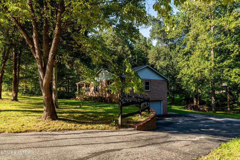 317 S Carter School Rd, Strawberry Plains, TN 37871