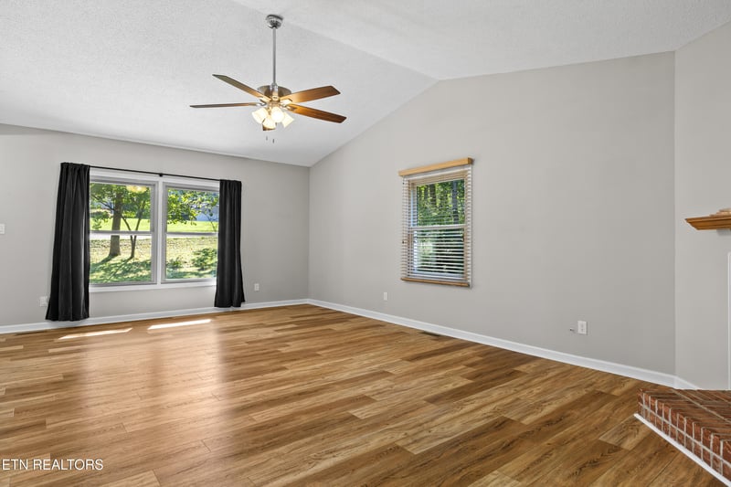 317 S Carter School Rd, Strawberry Plains, TN 37871