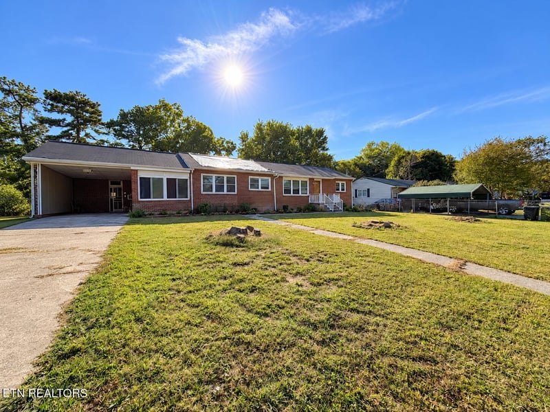 317 Woodlawn Dr, Kingston, TN 37763