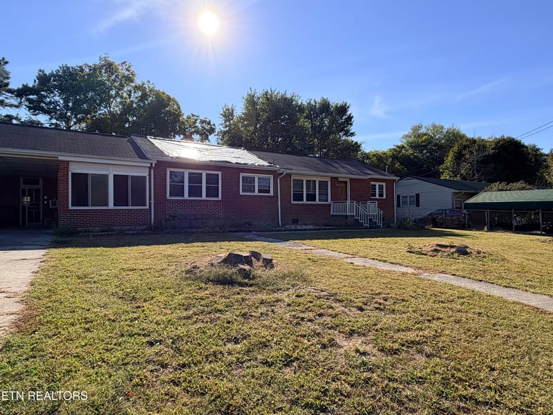 317 Woodlawn Dr, Kingston, TN 37763