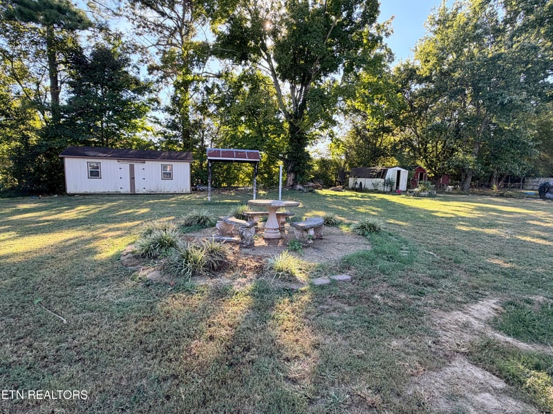 317 Woodlawn Dr, Kingston, TN 37763