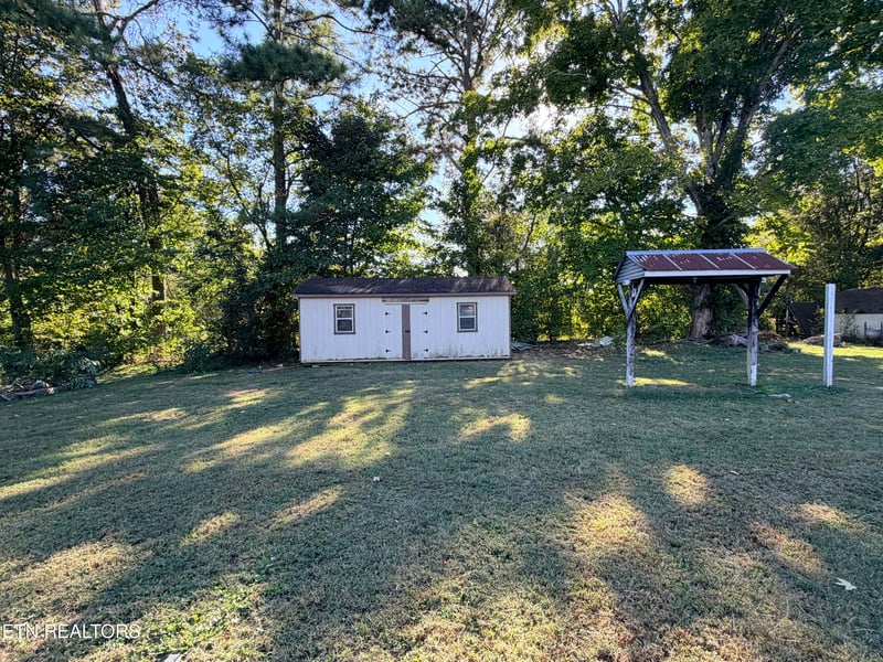 317 Woodlawn Dr, Kingston, TN 37763