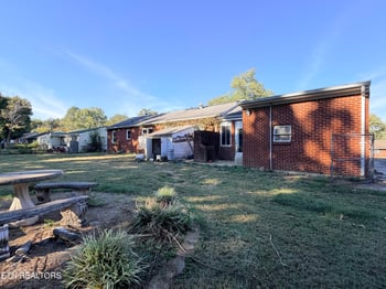 317 Woodlawn Dr, Kingston, TN 37763