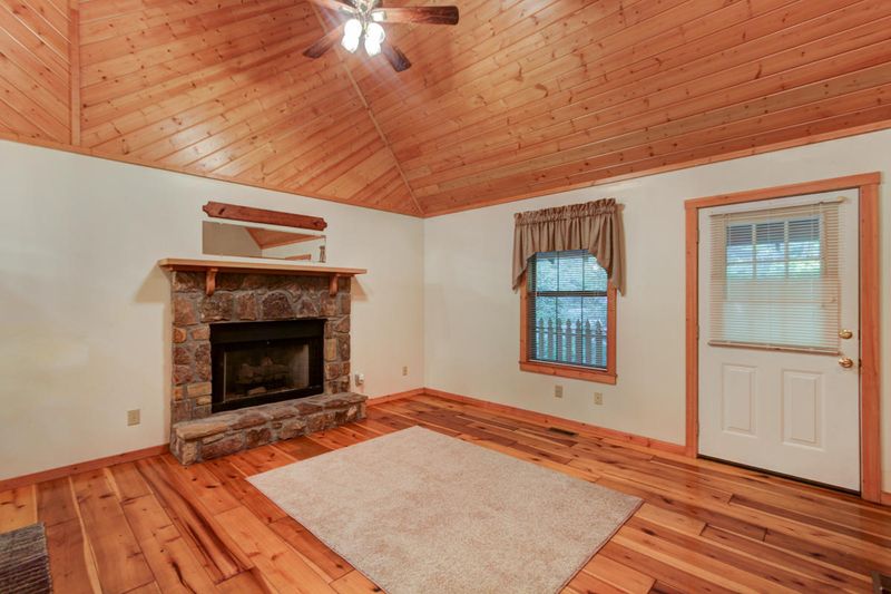 3170 Wears Overlook Ln, Sevierville, TN 37862