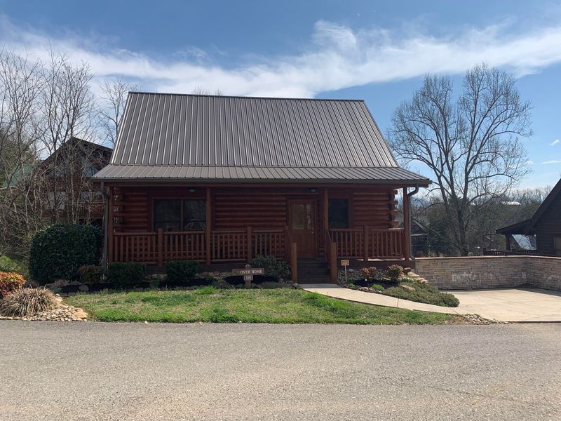 318 Alpine Mountain Way, Pigeon Forge, TN 37863