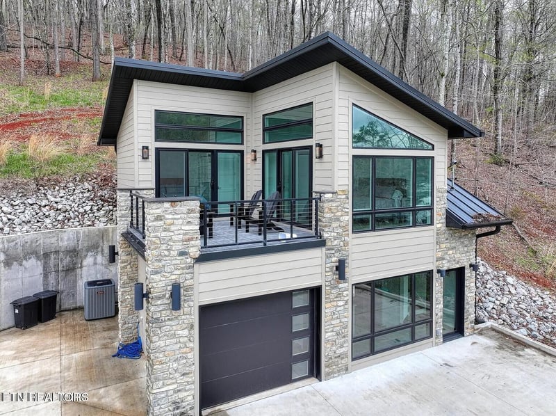 318 Carp Ln, Lafollette, TN 37766