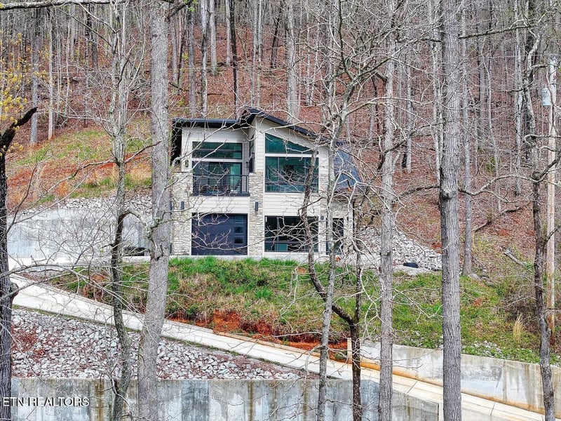 318 Carp Ln, Lafollette, TN 37766