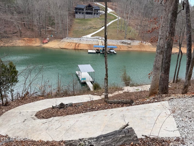 318 Carp Ln, Lafollette, TN 37766