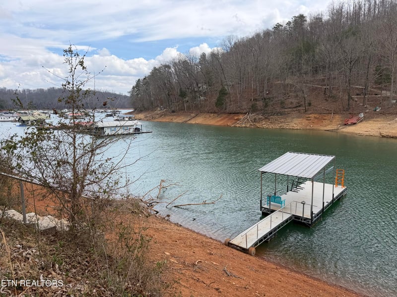 318 Carp Ln, Lafollette, TN 37766