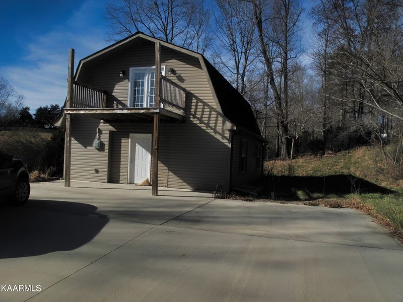318 Childs Ln, Lafollette, TN 37766