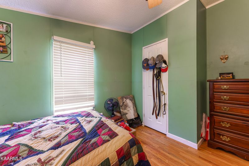 318 E Spring St, Oliver Springs, TN 37840